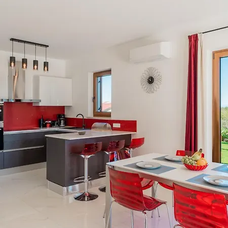 Villa Atop The Village With Stunning View