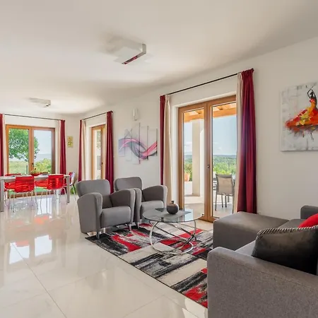 Villa Atop The Village With Stunning View *