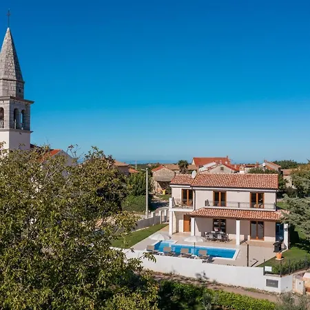 Atop The Village With Stunning View Vižinada