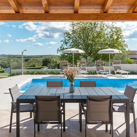Villa Atop The Village With Stunning View *