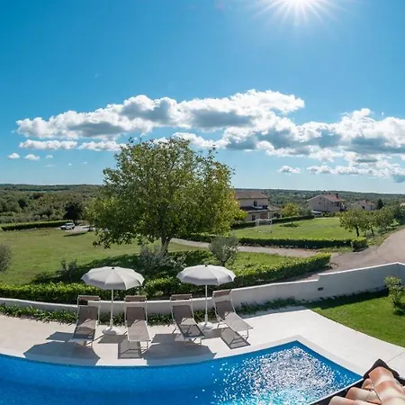 Villa Atop The Village With Stunning View Vižinada