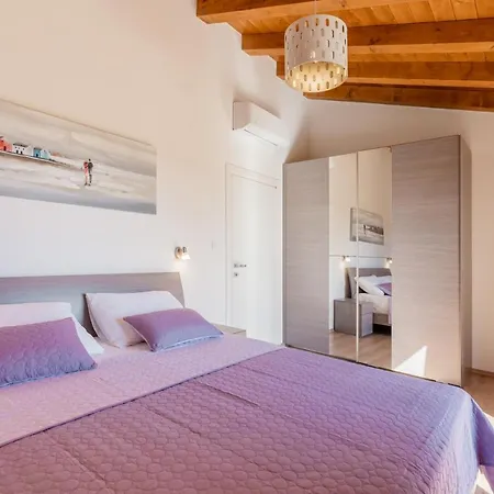 Villa Atop The Village With Stunning View Vizinada