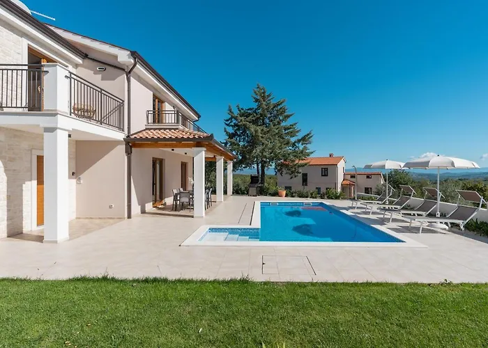 Atop The Village With Stunning View Villa